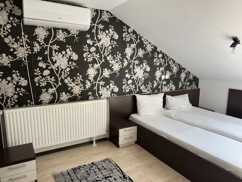 Vind paturi de o persoana,cu saltea inclusa,stare impecabila,culoare m