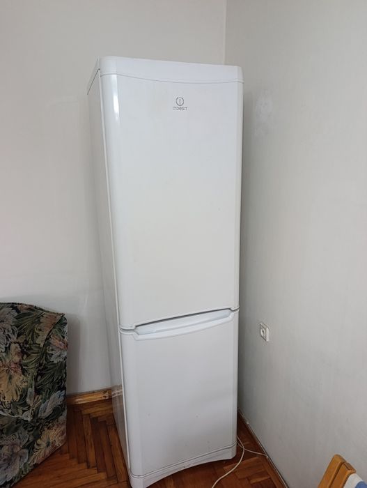 Продается холодильник в отличном состоянии, все камеры работают.