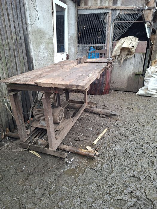 Vând circulă cu abric