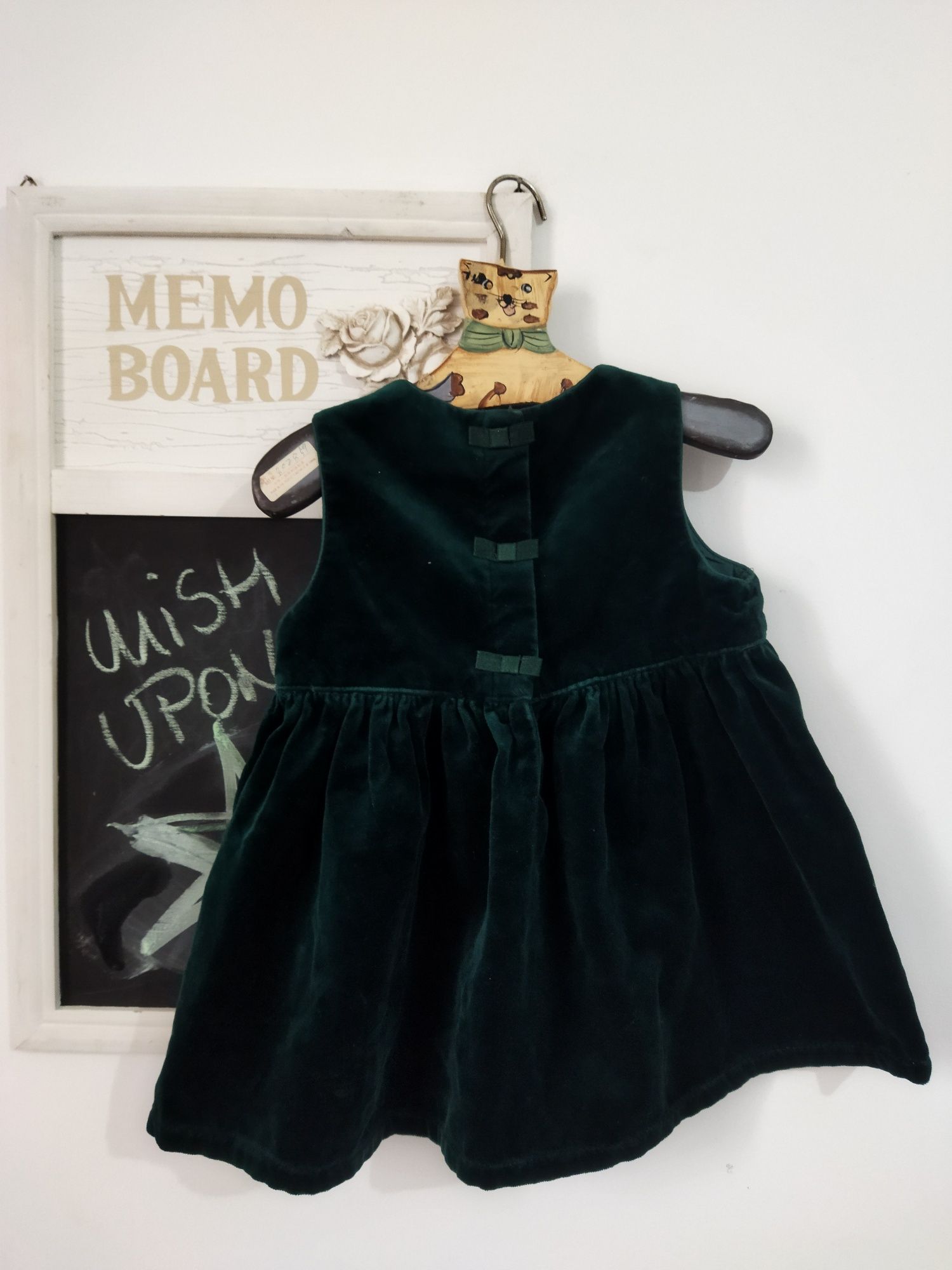 Rochiță verde din catifea firma Gap fetițe 6-12 luni mărimea 74/80