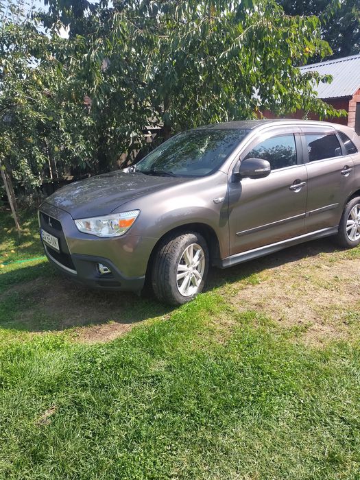 Vând Mitsubishi asx
