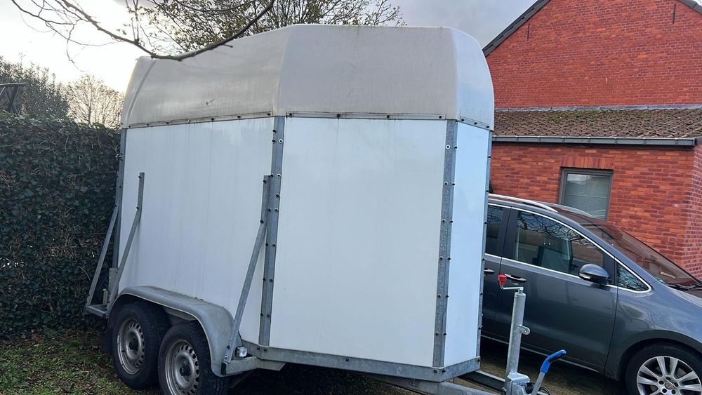 Remorca animale , cai … HENRA