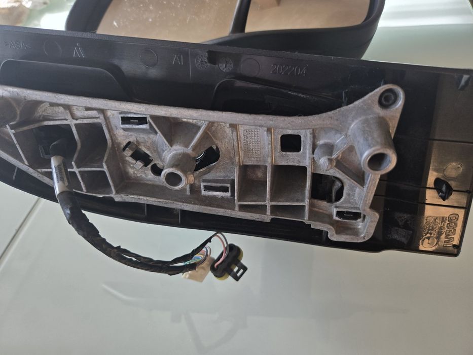 Оригинално дясно странично огледало за Iveco Daily