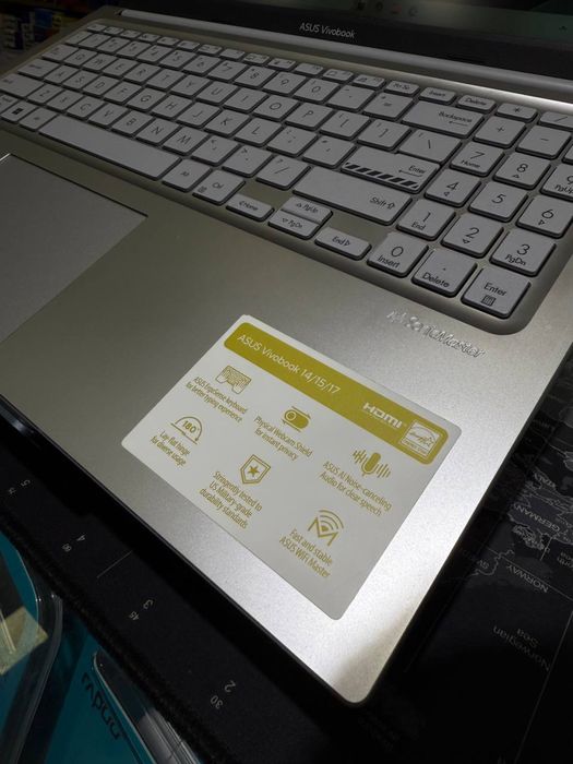 Asus VivoBook X1504V i5-13/8/512