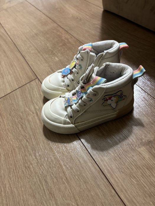 Papucei cu unicorn marime 24