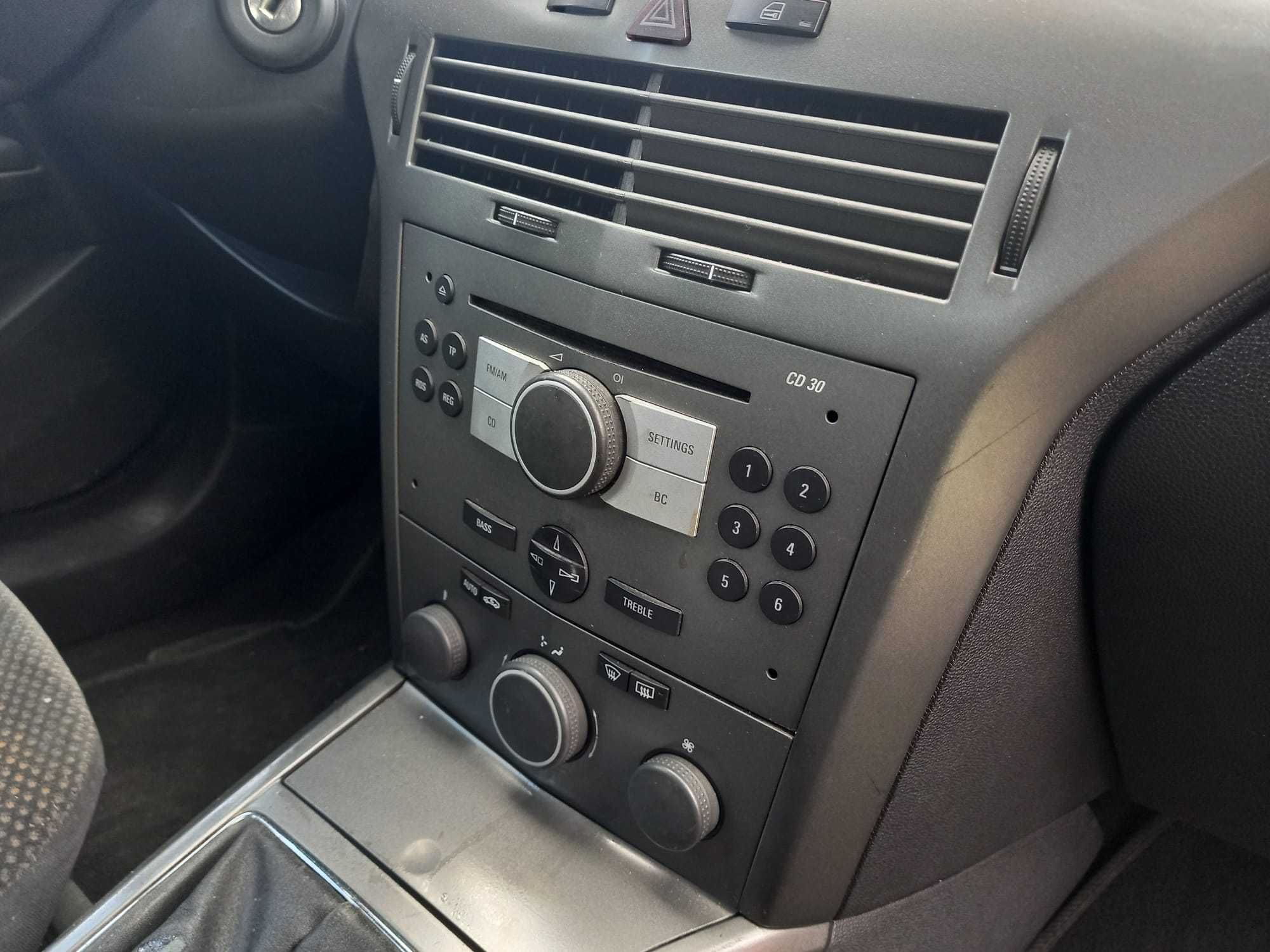 Cd player original CD30 display consola centrala Opel Astra H Zafira B