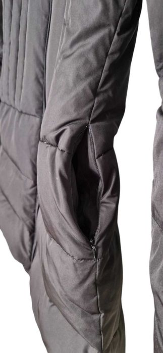 Geaca neagra matlasata cu puf si pene