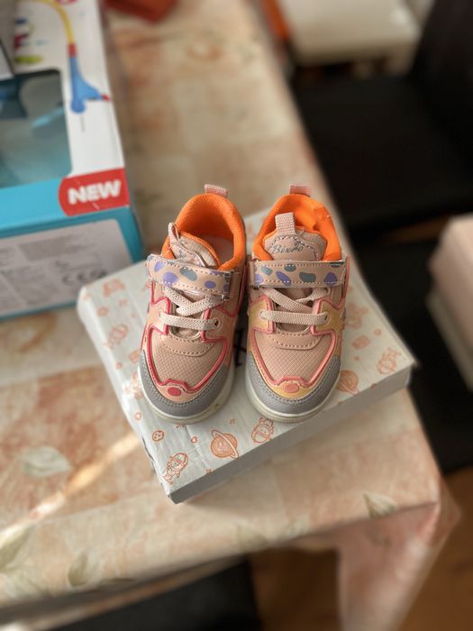 Детски светещи маратонки