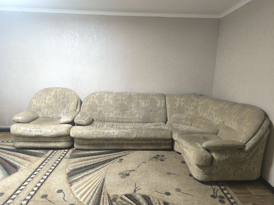 Диван угловой и кресло