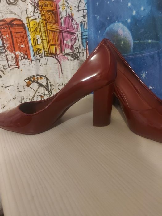 Лачени обувки бордо