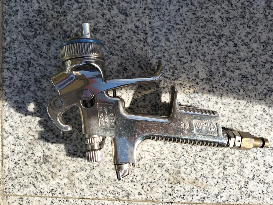 Vind 2 pistoale de vopsit pe aer comprimat, preț negociabil