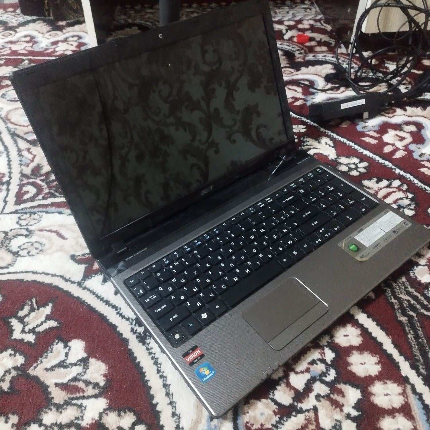Notebook srochni sotiladi