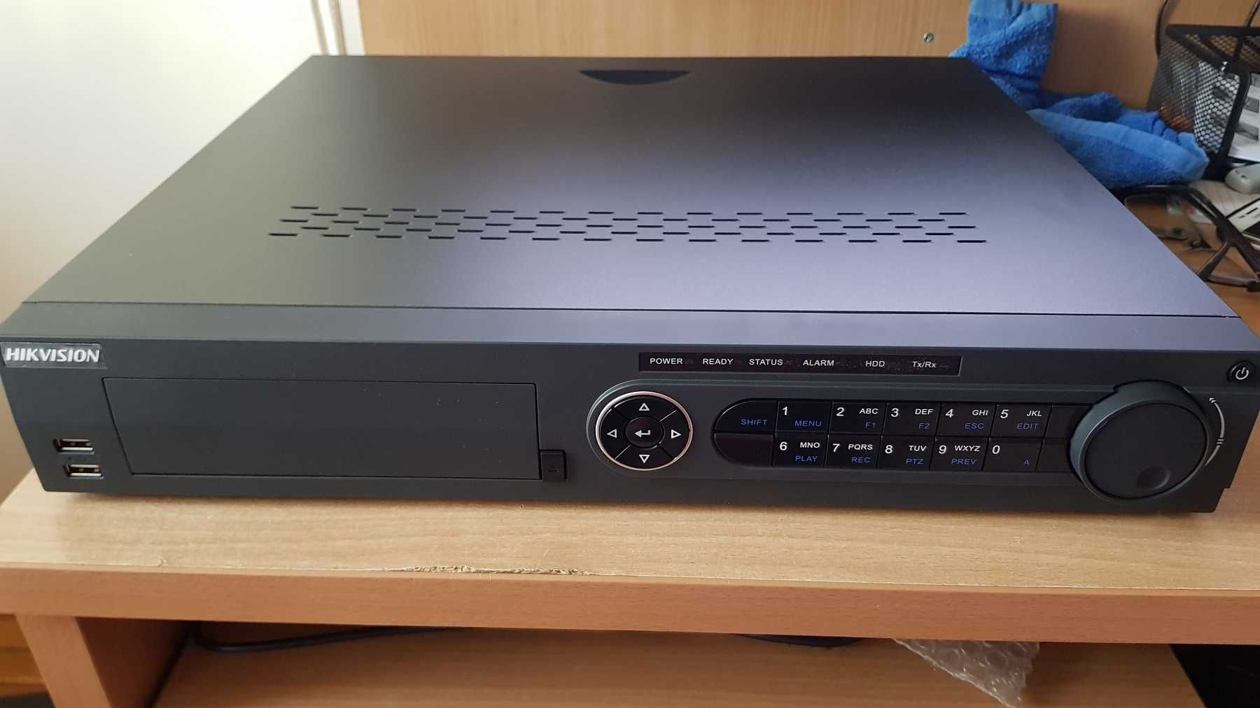 Продавам 16 канален HD-DVR рекордер Hikvision DS-7316HUHI-K4