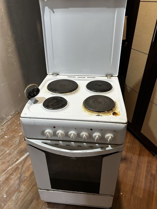 Продам электрическую плиту