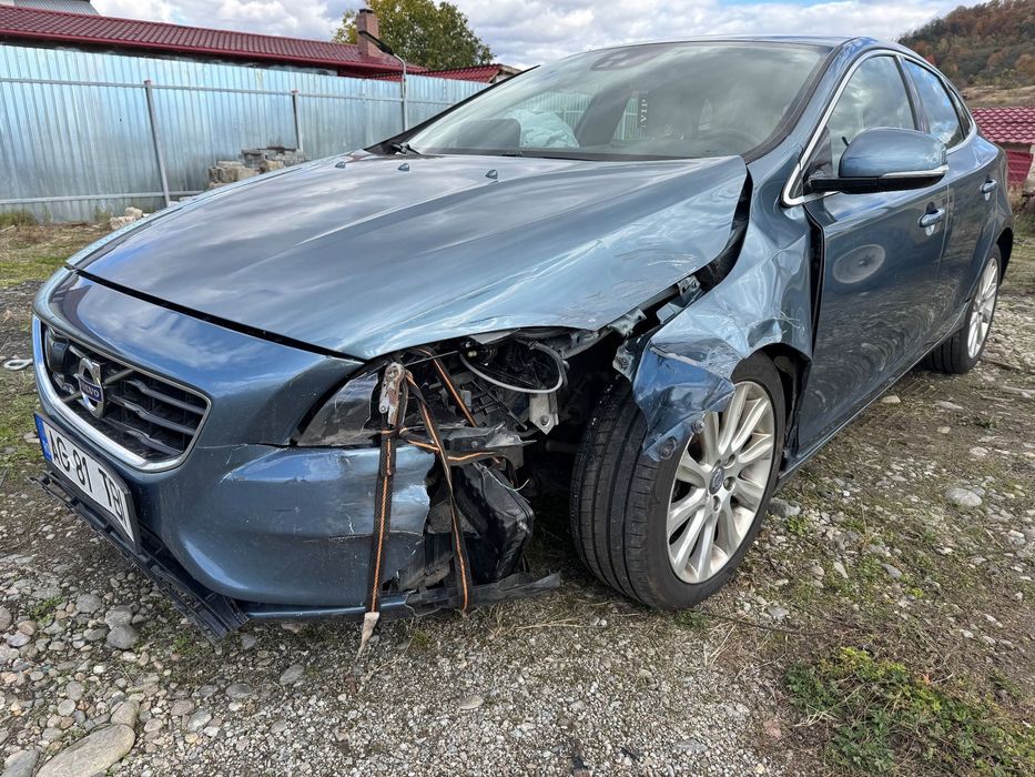 Volvo V40 Volvo v40 d4 1,6 d avariat full piele camera