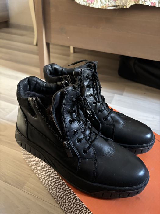 Продам новые зимние ботинки