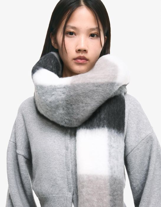 Каринан шал Bershka