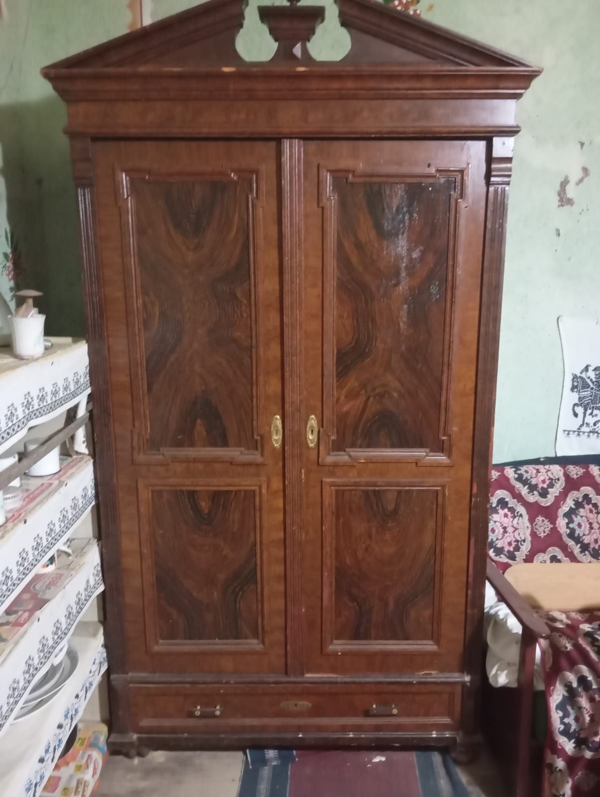 Mobilă  veche ani 60-70