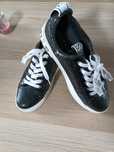 Pantofi Guess Nr 40