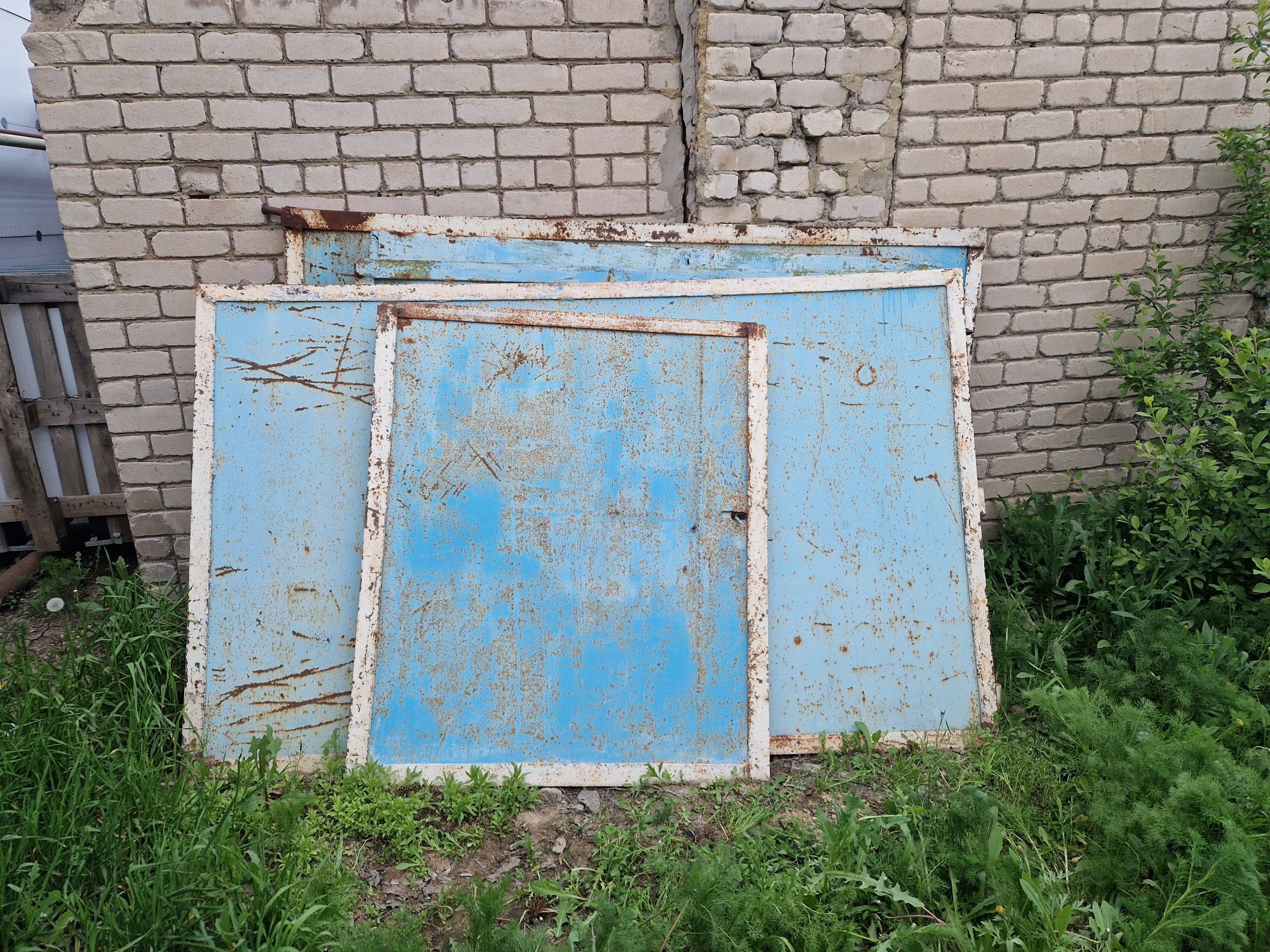 Продам железные ворота и калитку.