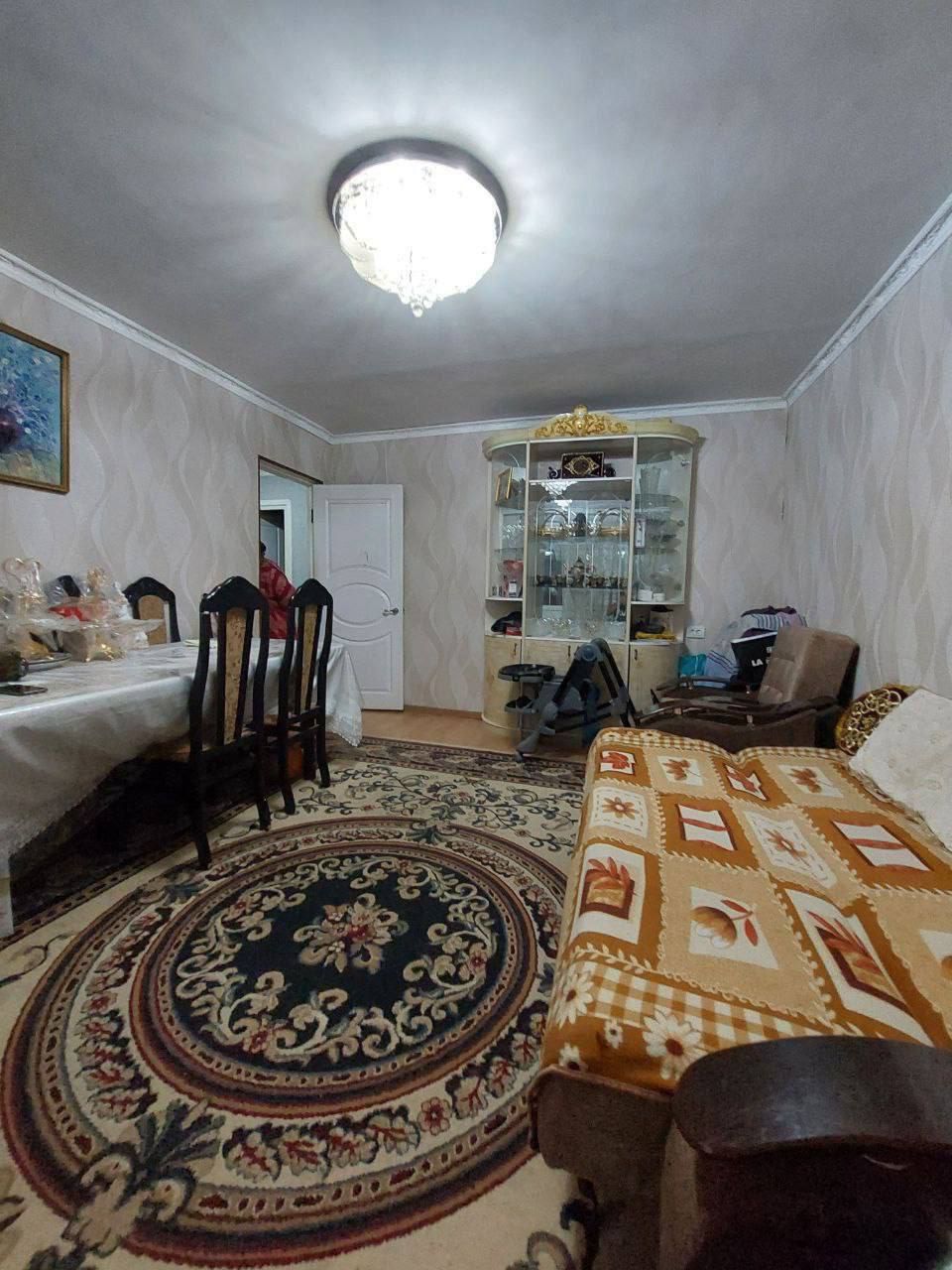 В Янгихаётском районе Спутник 4 продается 2-х комнатная квартира