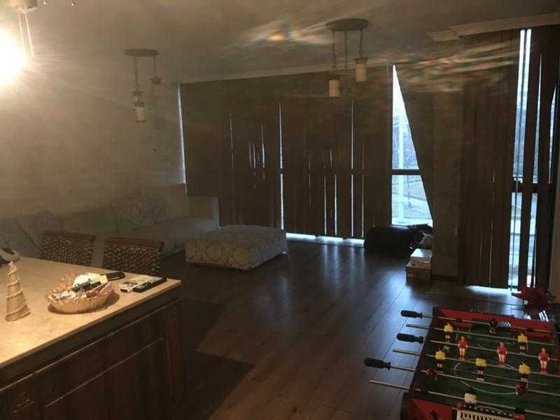 Дава се под наем Тристаен апартамент в Бургас, Център - 97 кв.м за 300 € - Снимка #1