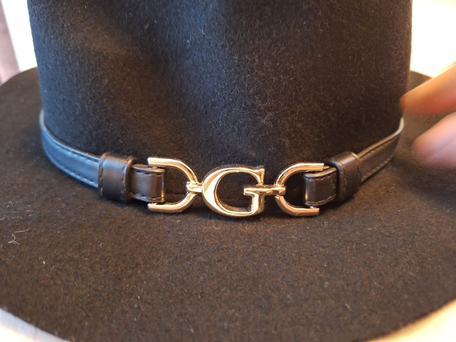 Palarie dama GUESS