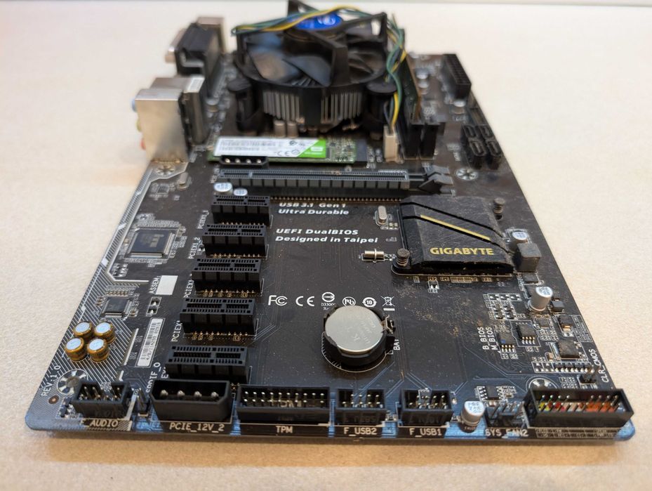 Gigabyte GA-H110-D3A / Intel Celeron 2.9 GHz / RAM 4GB / 128 GB SSD