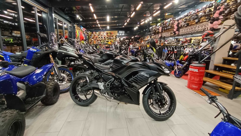 Kawasaki Ninja 650 nou -livrare prin EST BIKE Campina
