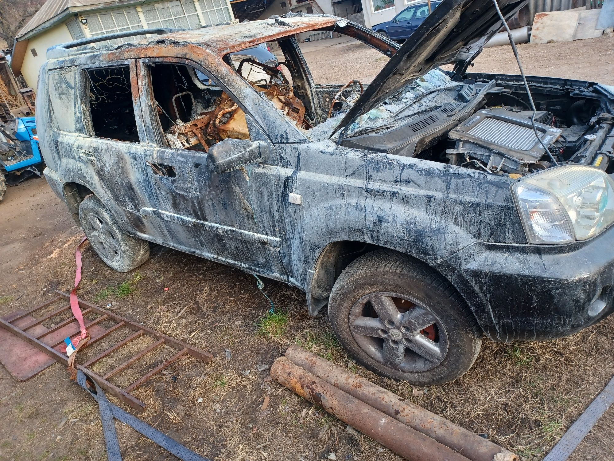 Vând sau dezmembrez nissan x trail