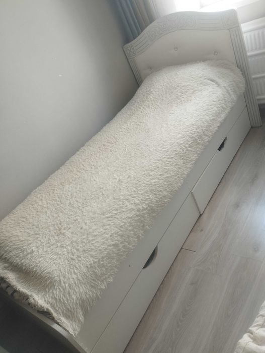 Продам кровать с матрасом