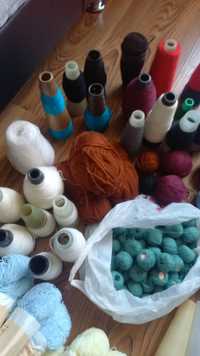 Нити разные доя вязания и шитья
