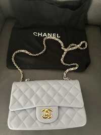 Vând geantă Chanel originală din America. FICA mea mi-a adus-o cadou