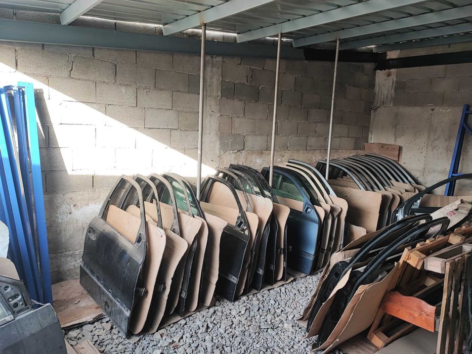 Врати - врата  от седан и комби предни и задни за Мерцедес