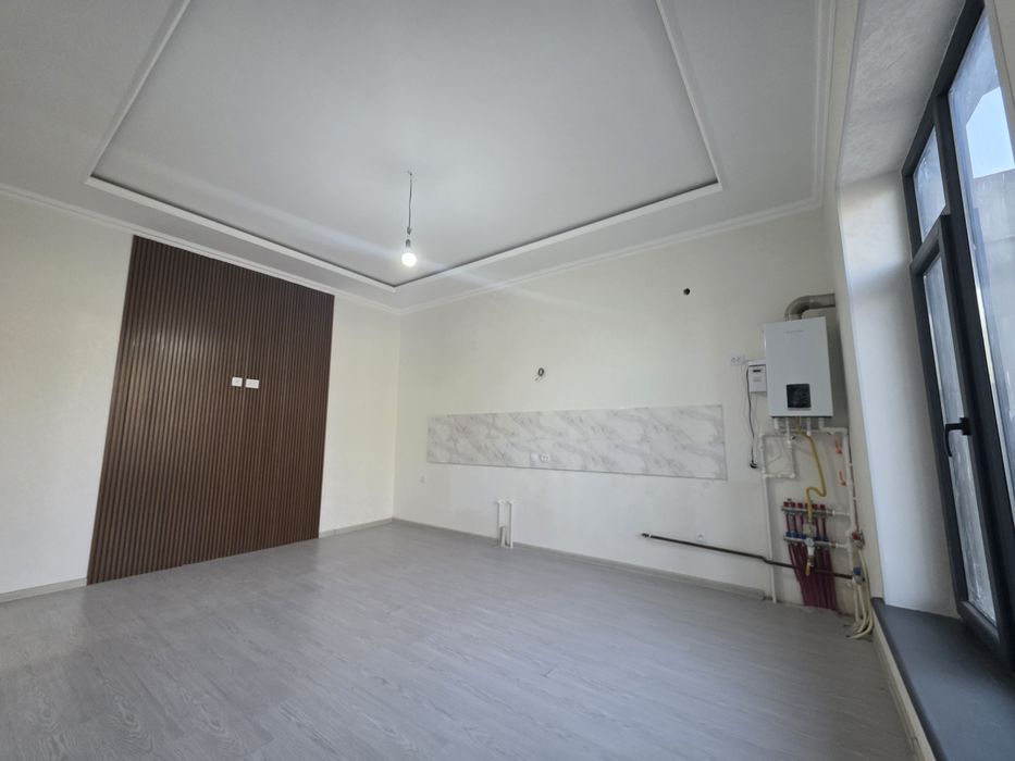 Кибрай тумани Бурота маҳалласида 2.3 сотих 3 хона янги уй сотилади.