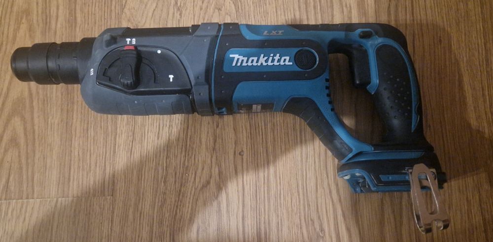 Перфоратор Makita DHR 241