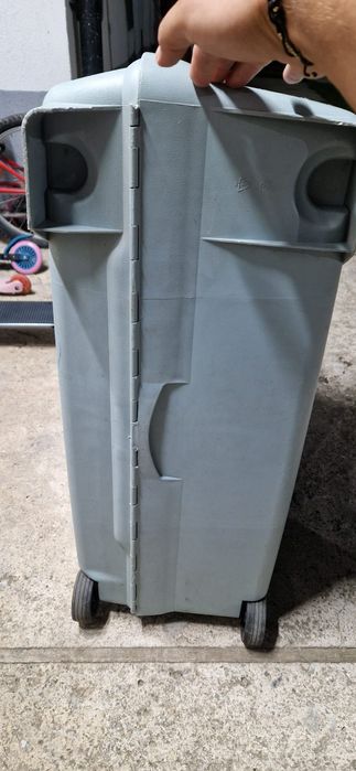 Troler din plastic rezistent FRANȚA