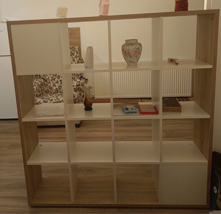 Biblioteca spatioasa