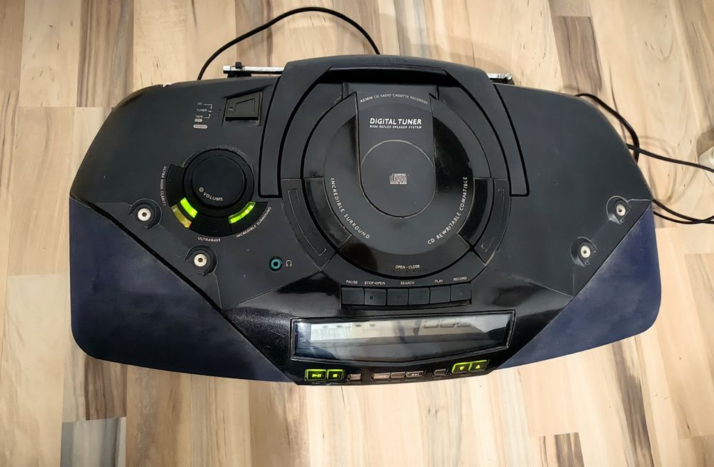 Radio casetofon boombox cu CD Philips AZ 2030 player portabil