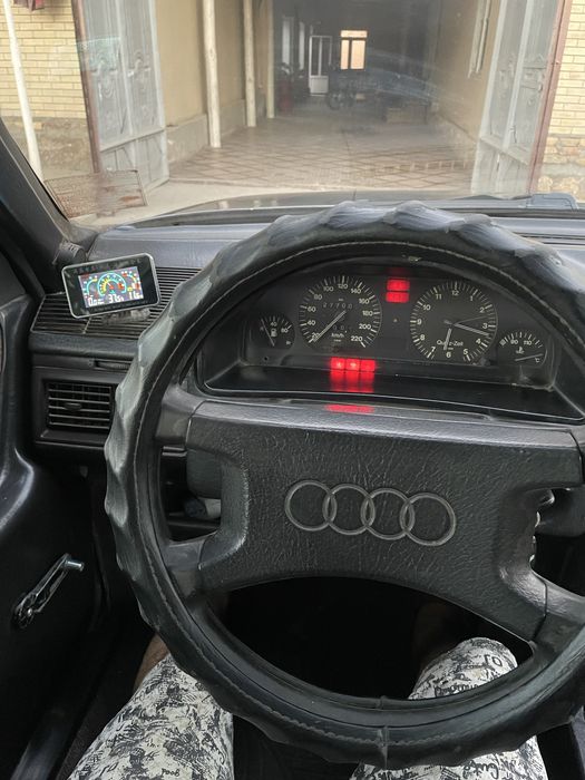 Audi 100 C3  sotiladi srochna 1990 yil Narxini yana kelishamiz .
