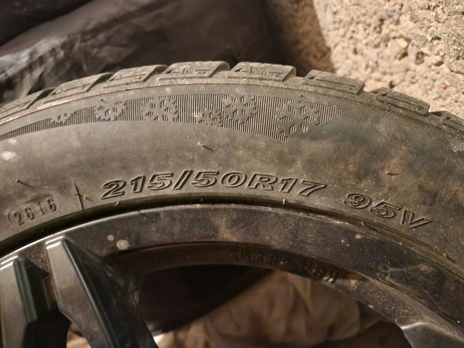 Jante Alutec 17" cu anvelope iarnă Nexen Winguard Sport 215/50 R17