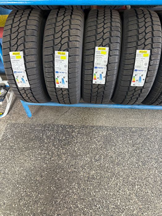 Нови зимни гуми 235/65/16С