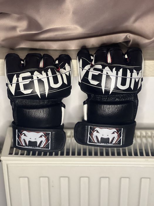 Manusi MMA Venum + bandaje Size M