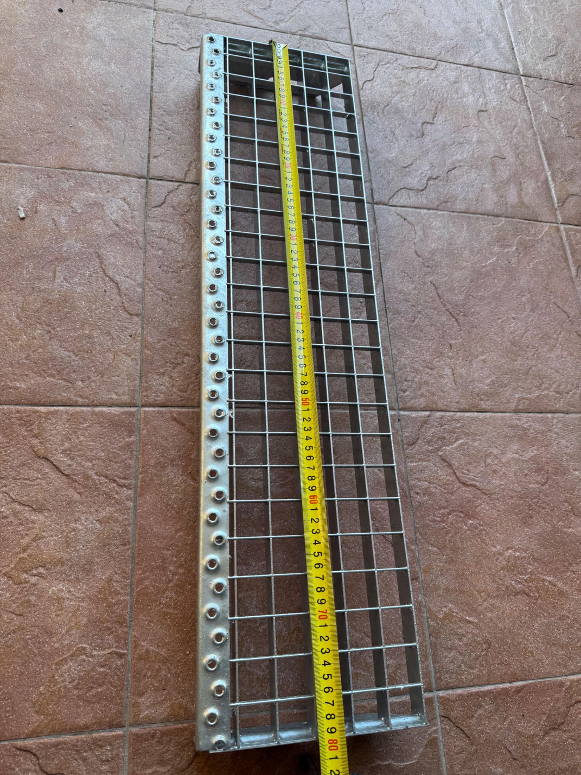 Trepte scara metal zincate 800x200 noi 14buc