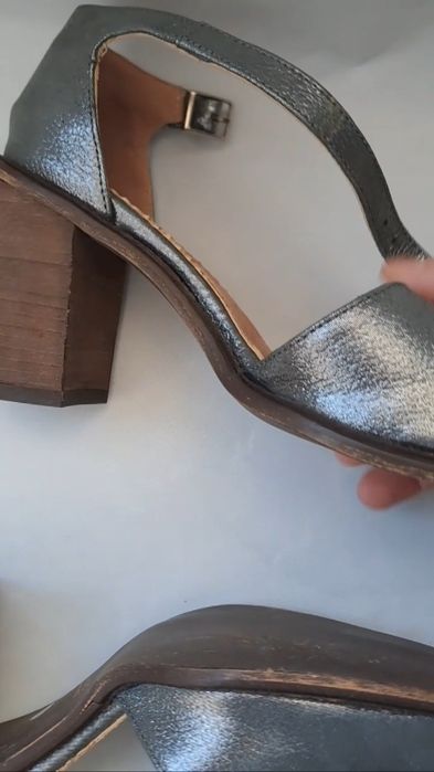 Pantofi noi gri metalizat Zara