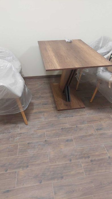 Комплект  сгъваема трапезна маса с 4 стола /чисто нови/