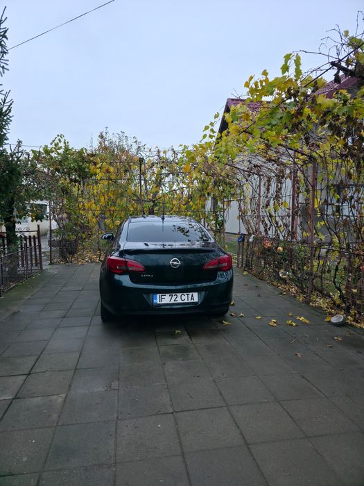 Opel Astra J Berlina 1.6 benzina