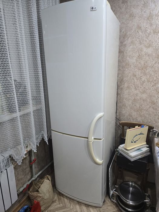 Продам холодильник LG, газовую плиту с электродуховкой Bosh