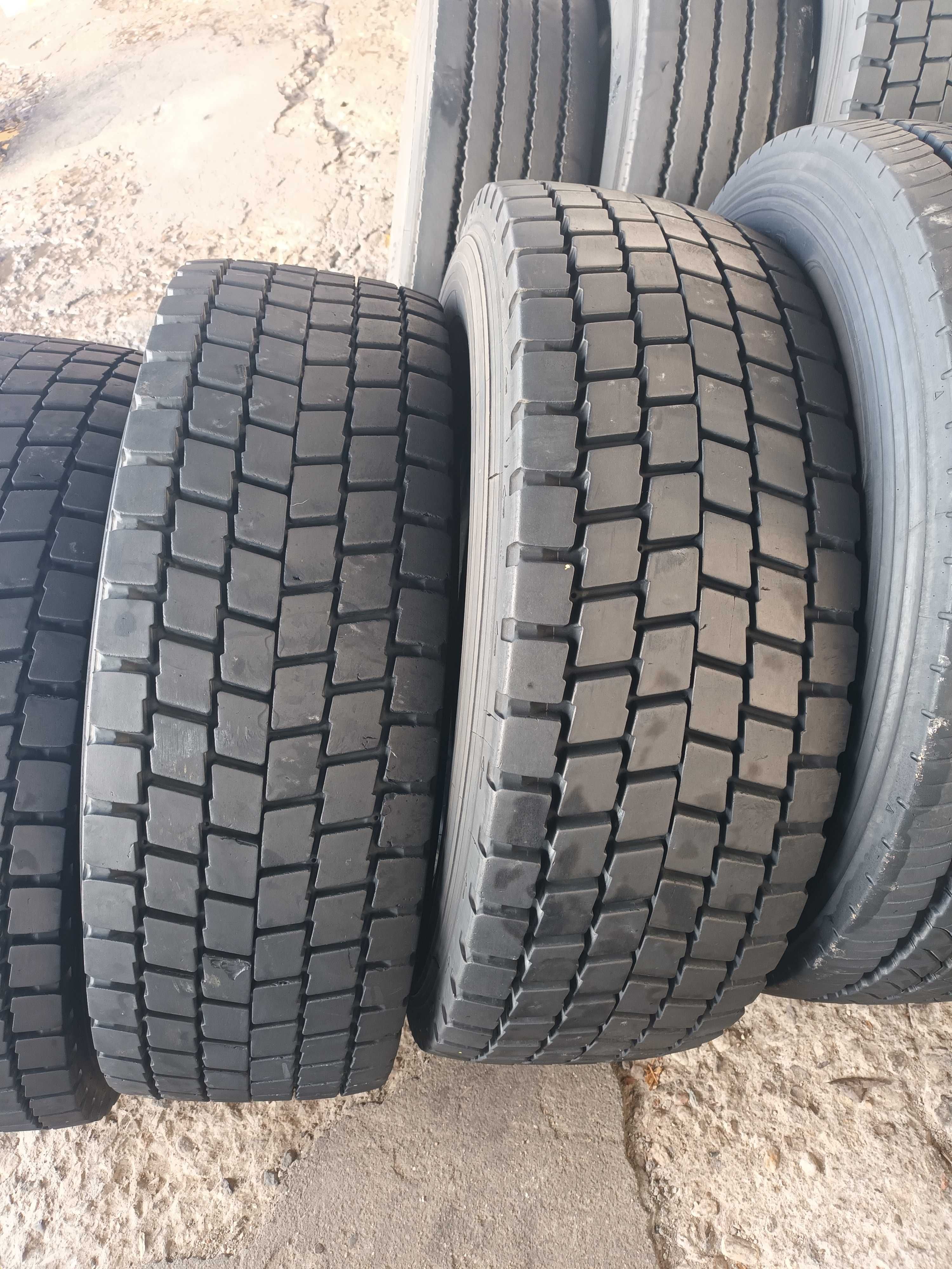 4 тежкотоварни гуми 305/70 R19.5 Michelin XDE2+ 148/146L M+S Germany