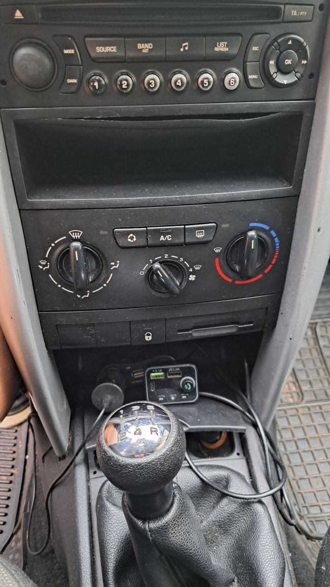 Vând Peugeot 207 1,4 HDI